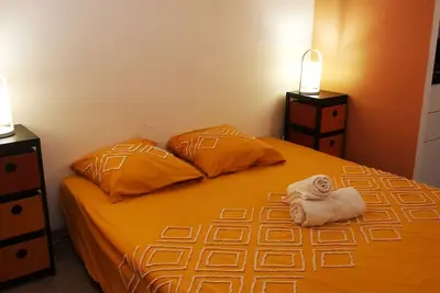 Image de Appartement pour 8 personnes, parking privée. Idéal sur la route des vacances.