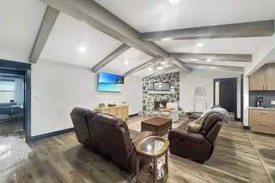 New English charmer-4bdr/8bed