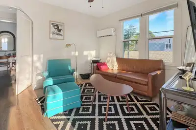 Little Buddy! 3 blocks to museum