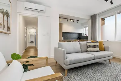 Image de Stylish 2- Bedroom Unit near parks, shopping and dining