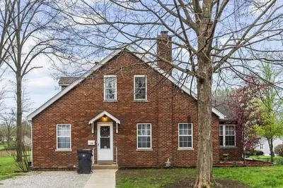 Image de Welcome to a quiet and charming 2-bedroom duplex with lots of amenities