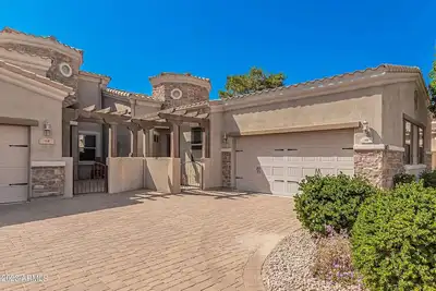 Image de Cozy 2-bedroom condo with fitness room, community pool, and hot tub- Mesa