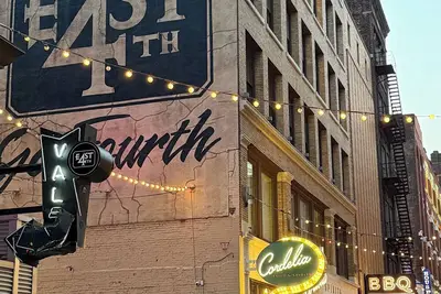 Image de \tCondo on East 4th – Walk to Rocket Arena, Progressive Field & Playhouse Square