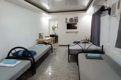 Image de \"Walking distance from the Beach Perfect for Couples/Families”Complete Amenities