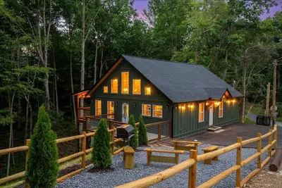 Image de Luxury Cabin! Hot Tub + Games + Near Dollywood