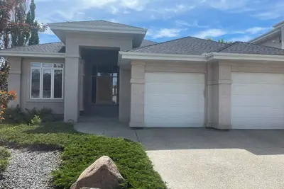 Image de Executive House in Southwest Edmonton