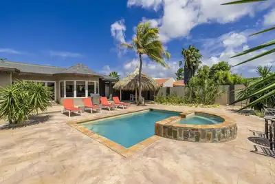 Image de Tranquil & Cozy Hideaway ~ Pool ~ Garden ~ Dining
