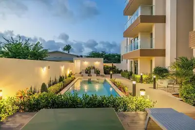 Image de New 1b1ba Spacious Condo w/Pool, Gym @ Palm Beach!