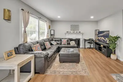 Image de 2 Bed, Tv, Moroccan Style, kids essentials, Walk to Golf, close to shopping