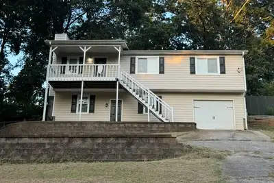 Image de Cozy Hilltop 3-bedroom house in charming Dallas Ga.