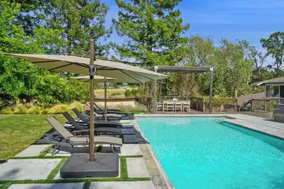Image de Wine Country Retreat w/ hot tub, fire pit, bocce, & playground!