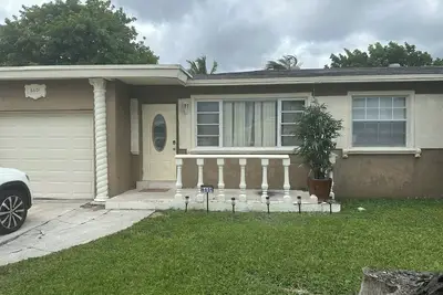 Image de Lovely 3-bedroom / 2. 5ba house in Miramar