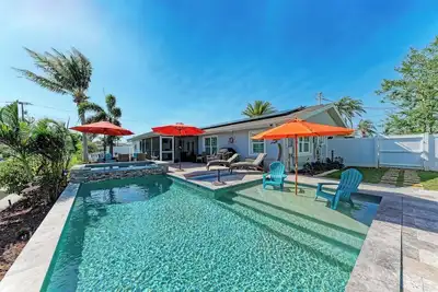 Image de Forget Me Knot - Waterfront, Boat Dock, 5 Mins to Ami, Heated Pool & Hot tub