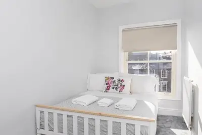 Image de Station view apartment -York