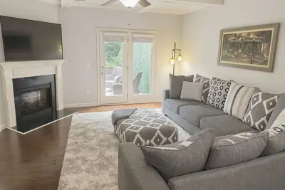 Image de Welcome to Your Lilburn Townhome Retreat – Near Stone Mountain!