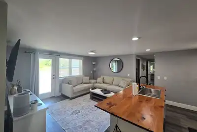 Image de Delightful 3-bedroom 2 Bath House with serene setting in Williamsburg Mi.