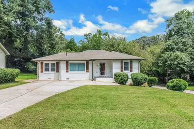 Image de Welcoming Family Friendly  4-bed/3 bath home in vibrant Atlanta close to Airport