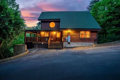 Image de Gated Resort Cabin w/ Pools & Mini Golf
