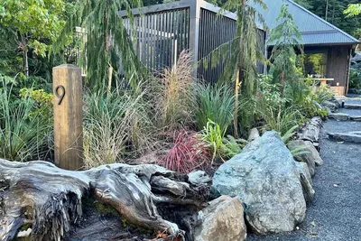 Image de Nature Meets Nordic: Cozy Cottage with Hot Tub in Port Renfrew