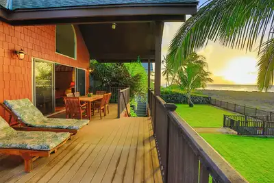 Image de North Shore home with views of sunsets and migrating whales