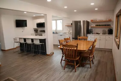 Image de Spacious 6-bedroom farmhouse in lovely Chamberlain