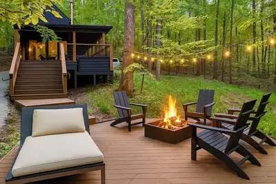 Image de Lakeside Modern Tiny Cabin w/ Hot Tub, Kayaks, Fishing & Arcade - Hocking Hills!