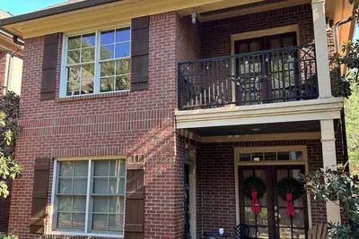 Image de Sippin by the Square- 3 bed Condo 1 block from The Square & 1 Mile to Grove!