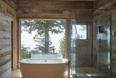 Image de Funday Wild, Luxury on the edge of a hyper dynamic wilderness