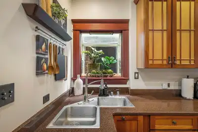 Seok House ~ 3br Nfl Ready Spacious Home! Space Needle View