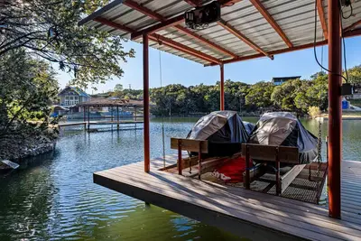 Image de Lakefront 3br Retreat • Dock, Kayaks & Fire Pit