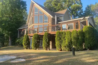 Image de Marmora Luxury Nordic Spa Chalet I Hot Tub, Saunas, Salt Detox, Cold Plunge