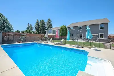 Image de Wenatchee Stay w/ Pool & Hot Tub