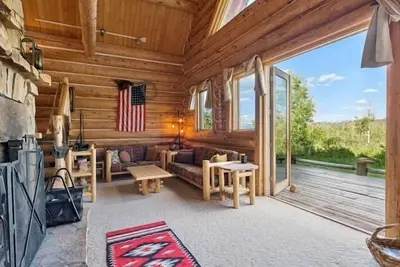Image de Alpenglow Cabin – Rustic Mountain Retreat | Sleeps 6