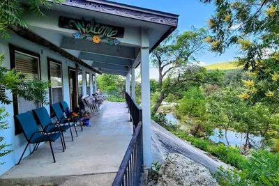 Image de On the river Frio Family Getaway