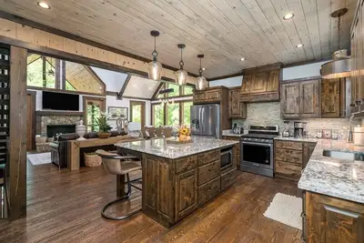 Image de Harmony River Retreat ~ Hot Tub ~ Fire Pit ~ Fish/Tube from the Backyard!