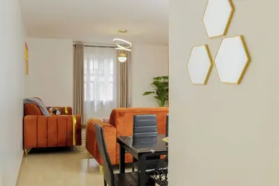 Image de Secure 2br Apartment | Fast Wi-Fi • Parking • Workspace”