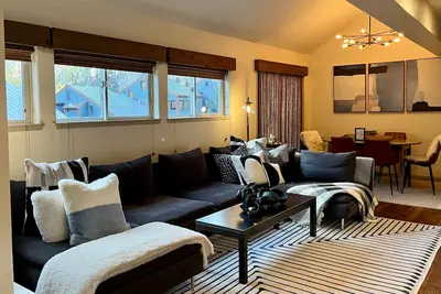 Image de Modern & Cozy 3br in Town - Steps to Ski & Main st