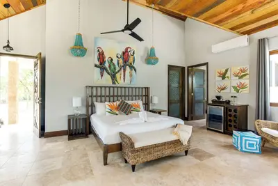 Image de Seaside Belize Sanctuary with King Bed, Private Balcony & Dual Rain Showers