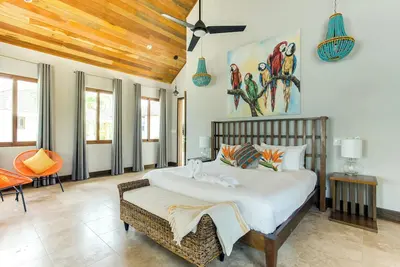 Image de Spacious Seafront Bungalow with King Bed, Lofted Twins & Oceanview Tub