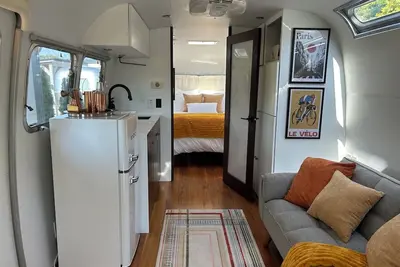 Image de All Season Luxury Airstream Glamping Parisian Unit 5 of 6, On-Site Hiking, Sauna