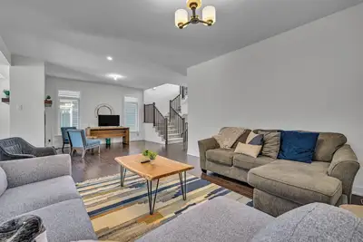 Image de Executive 4bdrm Home | Close to Airport/Downtown