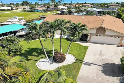 Image de Love Bird–Canalfront heated pool pet friendly