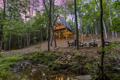 Image de Creekside • Sauna • Hot Tub • Fire Pit • 15 min to Town