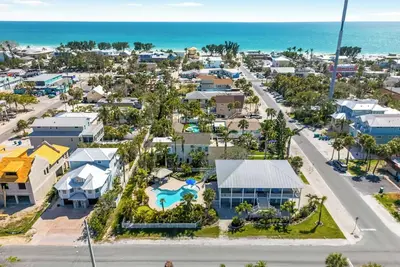 Image de SunSalt Cottage~5 min to Beach, Shops & Restaurants~PrivatePool