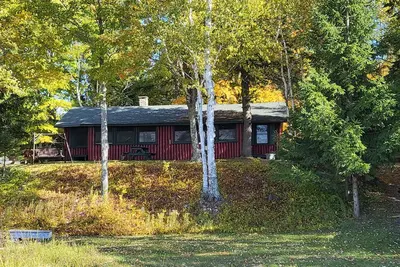 Image de Far Cast Lodge aka the Whitetail-lakefront, privacy & old-time charm - Curtis Mi