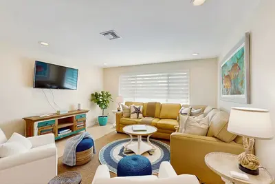 Image de Charming home near the ocean with gas grill, Ac & Wifi