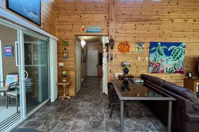 Image de New Nirvana Rentals Lisiting** Victoria Beach with a Hottub awaits. Booking 2026
