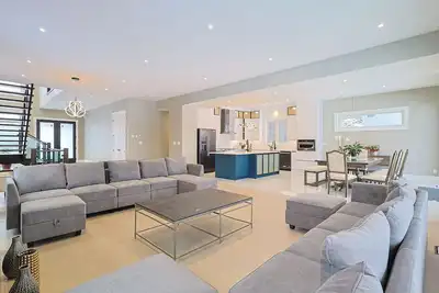 Image de Spacious 6-bedroom villa in enchanting Niagara Falls with Ac