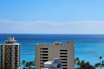 Image de Waikiki 3-bed, Ocean View, Central A/C, Free Parking, 1 Block to Waikiki Beach
