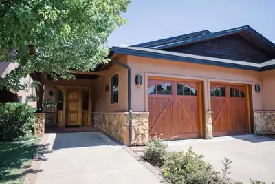 Image de One story townhome in gated community close to downtown Durango, skiing, golfing